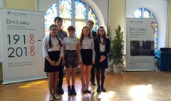 Uczniowie z „Piątki” na obchodach Dni Lasu. (link otworzy duże zdjęcie)