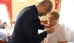 Odznaczenia Stowarzyszenia Dzieci Wojny (link otworzy duże zdjęcie)