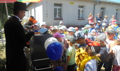 Dzień Dziecka u „Polnych Kwiatów” (link otworzy duże zdjęcie)