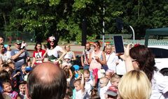 Barwny festyn integrujący całe rodziny (link otworzy duże zdjęcie)