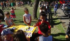 Barwny festyn integrujący całe rodziny (link otworzy duże zdjęcie)