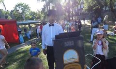 Barwny festyn integrujący całe rodziny (link otworzy duże zdjęcie)