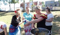 Barwny festyn integrujący całe rodziny (link otworzy duże zdjęcie)