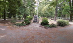 Zdjęcie Parku Trzech Kultur przed rewitalizacją (link otworzy duże zdjęcie)