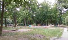 Zdjęcie Parku Trzech Kultur przed rewitalizacją (link otworzy duże zdjęcie)