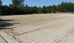 Boisko przy ul. Czeremchowej w budowie (link otworzy duże zdjęcie)