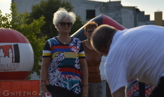 Seniorzy na Strefie Kibica (link otworzy duże zdjęcie)