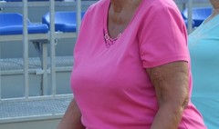 Seniorzy na Strefie Kibica (link otworzy duże zdjęcie)