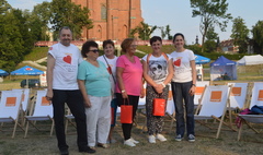 Seniorzy na Strefie Kibica (link otworzy duże zdjęcie)