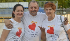 Seniorzy na Strefie Kibica (link otworzy duże zdjęcie)