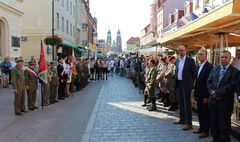 Gnieźnianie upamiętnili powstańców warszawskich (link otworzy duże zdjęcie)