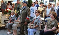 Gnieźnianie upamiętnili powstańców warszawskich (link otworzy duże zdjęcie)