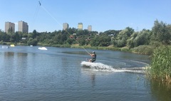 Lato na desce nad jeziorem Winiary