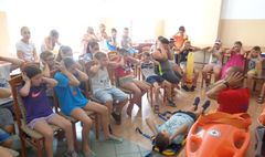 Pokazy pierwszej pomocy dla półkolonistów GOSiR (link otworzy duże zdjęcie)