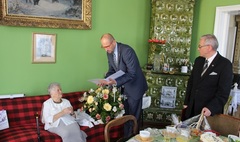 Dwieście lat dla pani Bolesławy Karpińskiej (link otworzy duże zdjęcie)