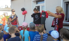 Żużlowcy odwiedzili przedszkolaków (link otworzy duże zdjęcie)
