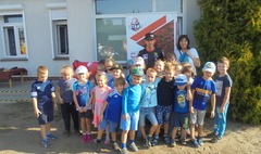 Żużlowcy odwiedzili przedszkolaków (link otworzy duże zdjęcie)