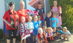 Żużlowcy odwiedzili przedszkolaków (link otworzy duże zdjęcie)