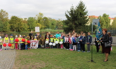 Uczniowie SP5 kolejnymi strażnikami Dębu Wolności (link otworzy duże zdjęcie)