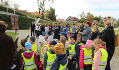 Uczniowie SP5 kolejnymi strażnikami Dębu Wolności (link otworzy duże zdjęcie)