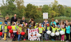Uczniowie SP5 kolejnymi strażnikami Dębu Wolności (link otworzy duże zdjęcie)