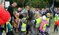 Uczniowie SP5 kolejnymi strażnikami Dębu Wolności (link otworzy duże zdjęcie)