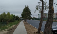 Ponad 100 miejsc postojowych na ul. Biskupińskiej (link otworzy duże zdjęcie)