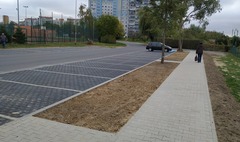 Ponad 100 miejsc postojowych na ul. Biskupińskiej (link otworzy duże zdjęcie)