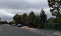 Ponad 100 miejsc postojowych na ul. Biskupińskiej (link otworzy duże zdjęcie)