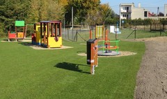 Nowy plac zabaw na os. Ustronie (link otworzy duże zdjęcie)