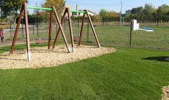Nowy plac zabaw na os. Ustronie (link otworzy duże zdjęcie)