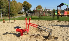 Nowy plac zabaw na os. Ustronie (link otworzy duże zdjęcie)