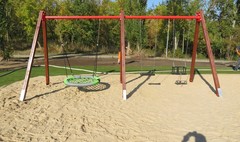 Nowy plac zabaw na os. Ustronie (link otworzy duże zdjęcie)