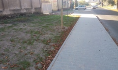 Nowy chodnik przy ul. Ludwiczaka (link otworzy duże zdjęcie)