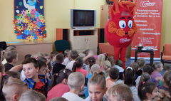 PEC czyta dzieciom w SP 10