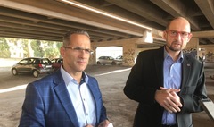 Parking pod wiaduktem we współpracy z Lotosem i Mc Donald’s (link otworzy duże zdjęcie)