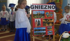 Sto polnych kwiatów na stulecie niepodległości Polski (link otworzy duże zdjęcie)