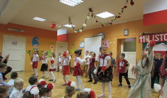 Mali Przyrodnicy pamiętali o Święcie Niepodległości (link otworzy duże zdjęcie)