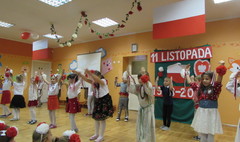 Mali Przyrodnicy pamiętali o Święcie Niepodległości (link otworzy duże zdjęcie)