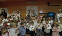 Mali Przyrodnicy pamiętali o Święcie Niepodległości (link otworzy duże zdjęcie)