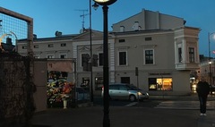 Stylowy zegar na Targowisku (link otworzy duże zdjęcie)