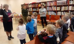 Misie czytają z dziećmi (link otworzy duże zdjęcie)