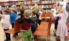 Misie czytają z dziećmi (link otworzy duże zdjęcie)