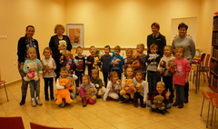 Misie czytają z dziećmi