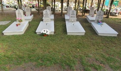 Mogiły powstańcze po remoncie (link otworzy duże zdjęcie)