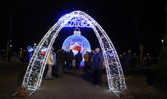 Iluminacje świąteczne od Enei w Parku Trzech Kultur (link otworzy duże zdjęcie)