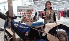 Dekorowali ozdoby świąteczne w szczytnym celu (link otworzy duże zdjęcie)