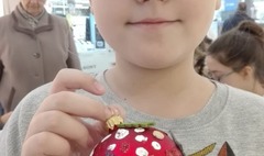 Dekorowali ozdoby świąteczne w szczytnym celu (link otworzy duże zdjęcie)