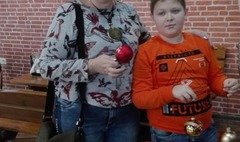 Dekorowali ozdoby świąteczne w szczytnym celu (link otworzy duże zdjęcie)