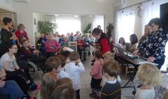 Nauczycielki z Francji i Grecji w gnieźnieńskim Plastusiowie. (link otworzy duże zdjęcie)